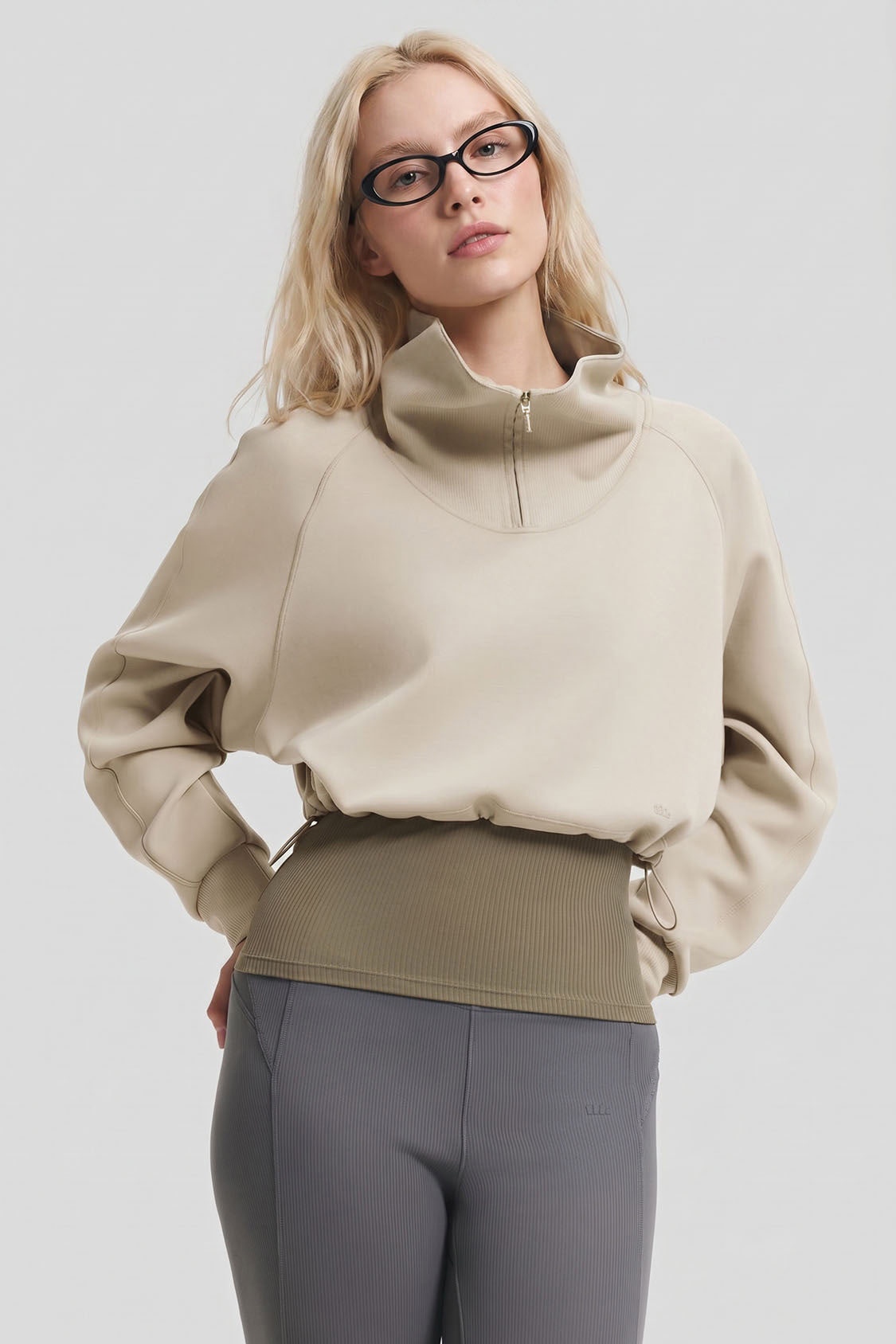 Sudadera entallada de doble capa con media cremallera para mujer HE022