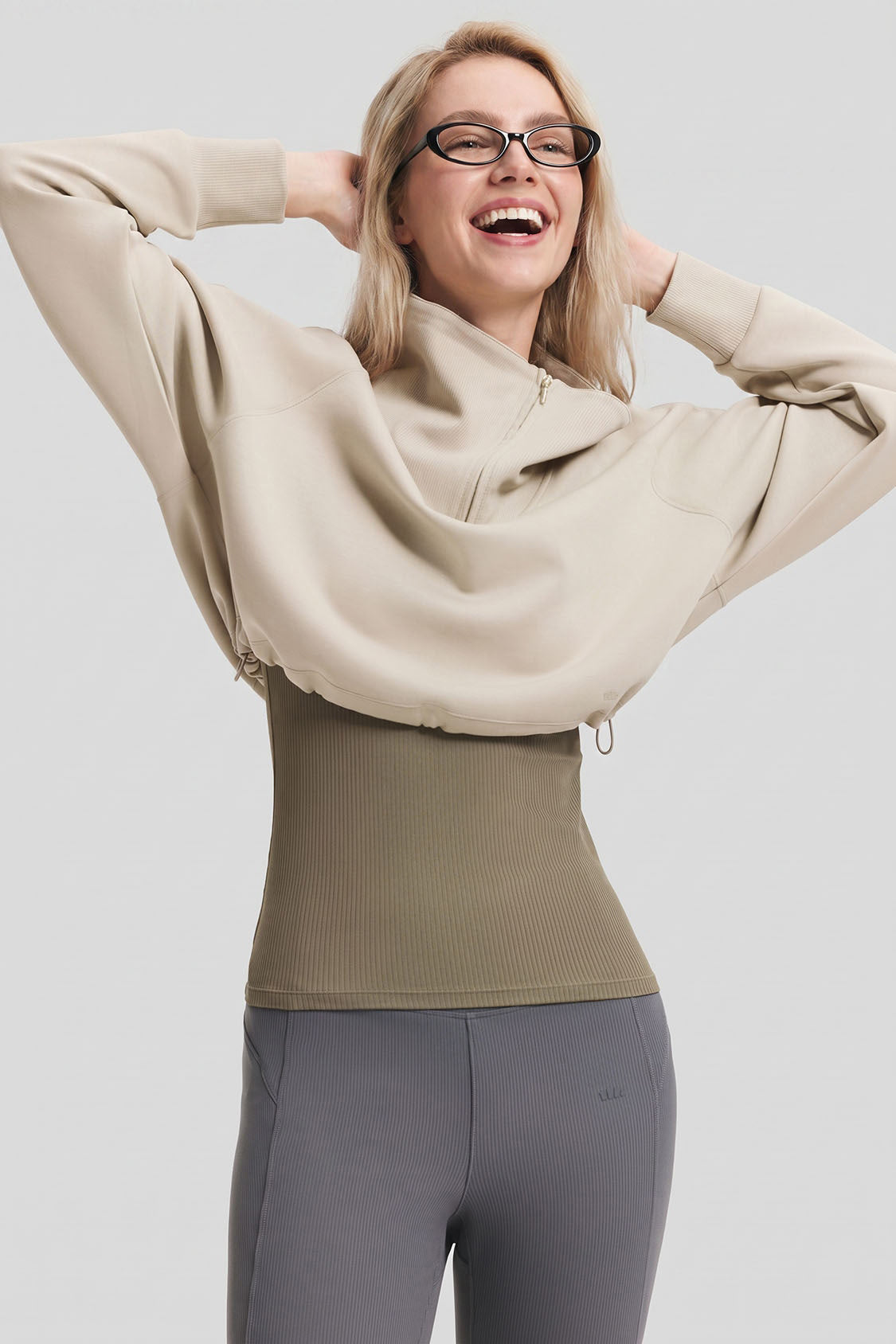 Sudadera entallada de doble capa con media cremallera para mujer HE022