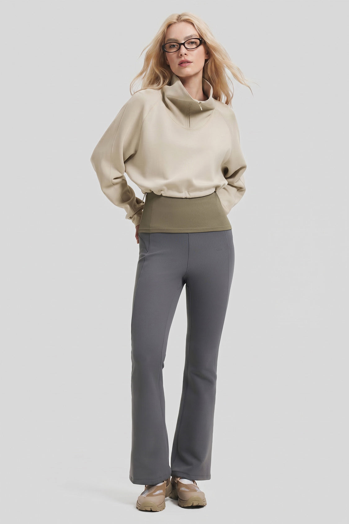 Sudadera entallada de doble capa con media cremallera para mujer HE022