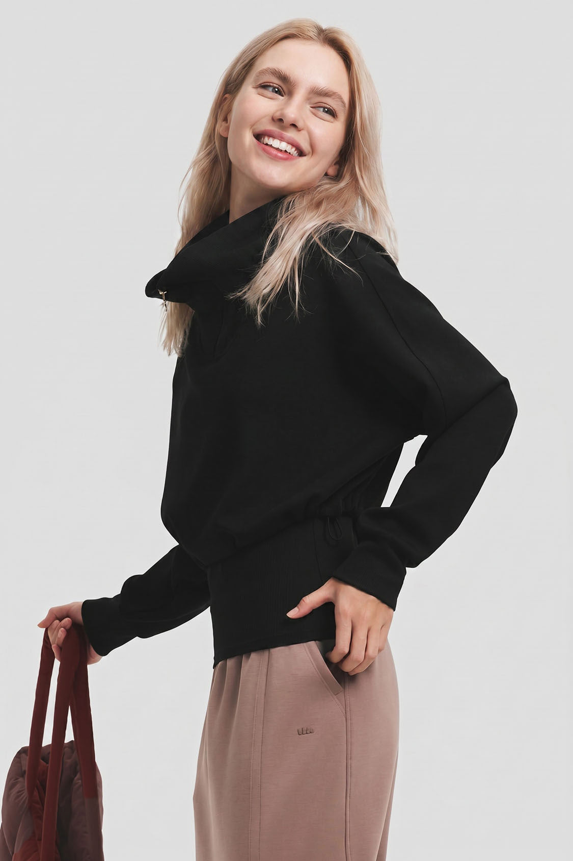 Sudadera entallada de doble capa con media cremallera para mujer HE022