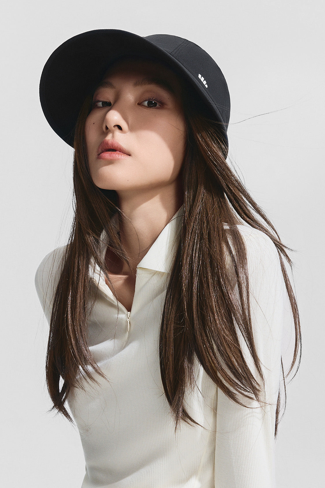 women's puffi-hair sun shield cap with 3d ventilation dome #color_black cap with ash brown straight hair