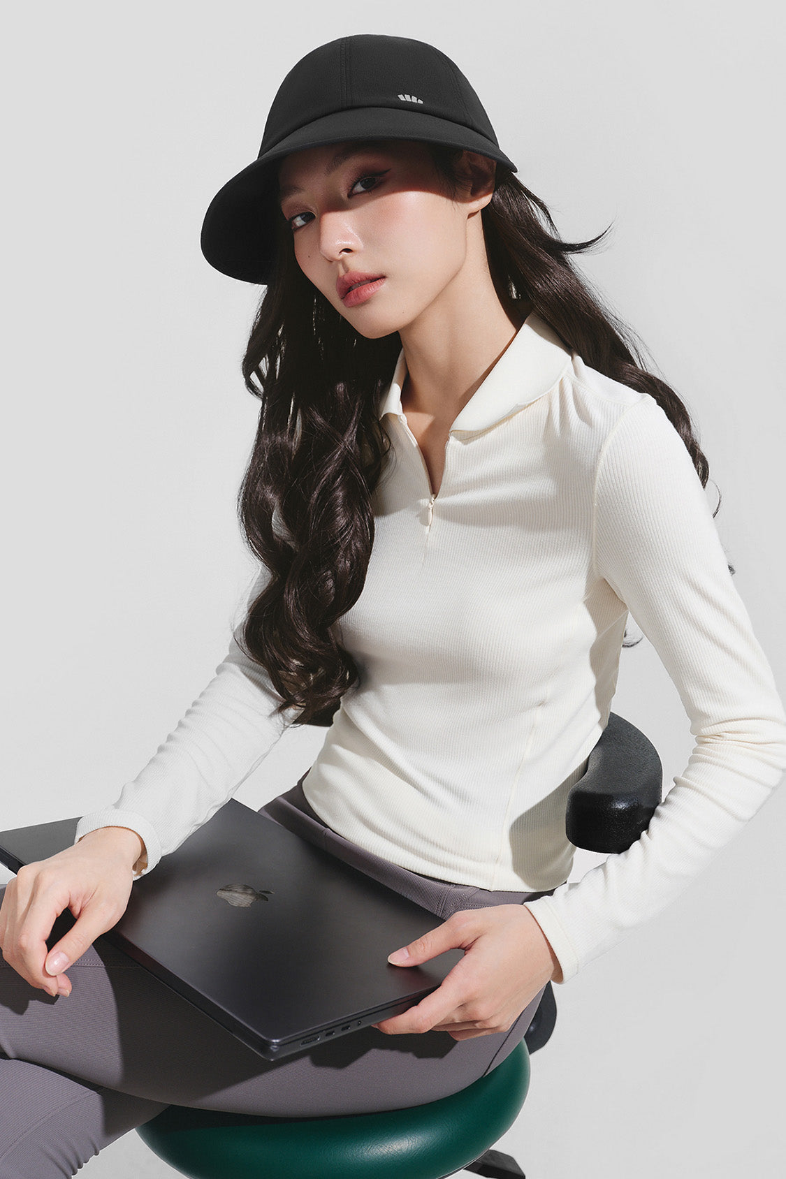 women's puffi-hair sun shield cap with 3d ventilation dome #color_black cap with brunette luxe curls