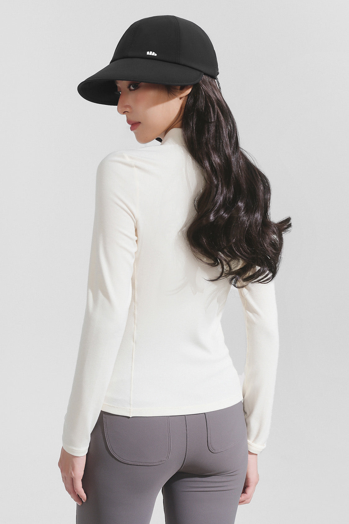 women's puffi-hair sun shield cap with 3d ventilation dome #color_black cap with brunette luxe curls