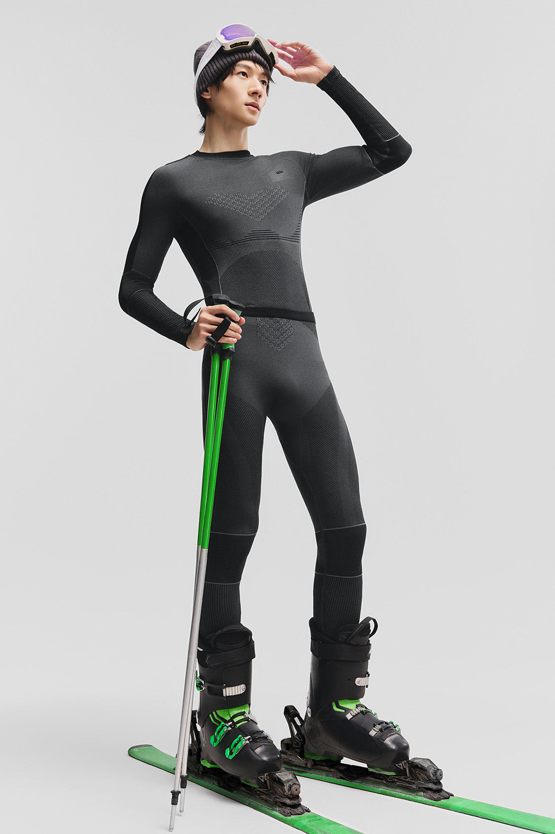 beneunder thermaset mens extra warmth outdoor performance base layer set #color_black