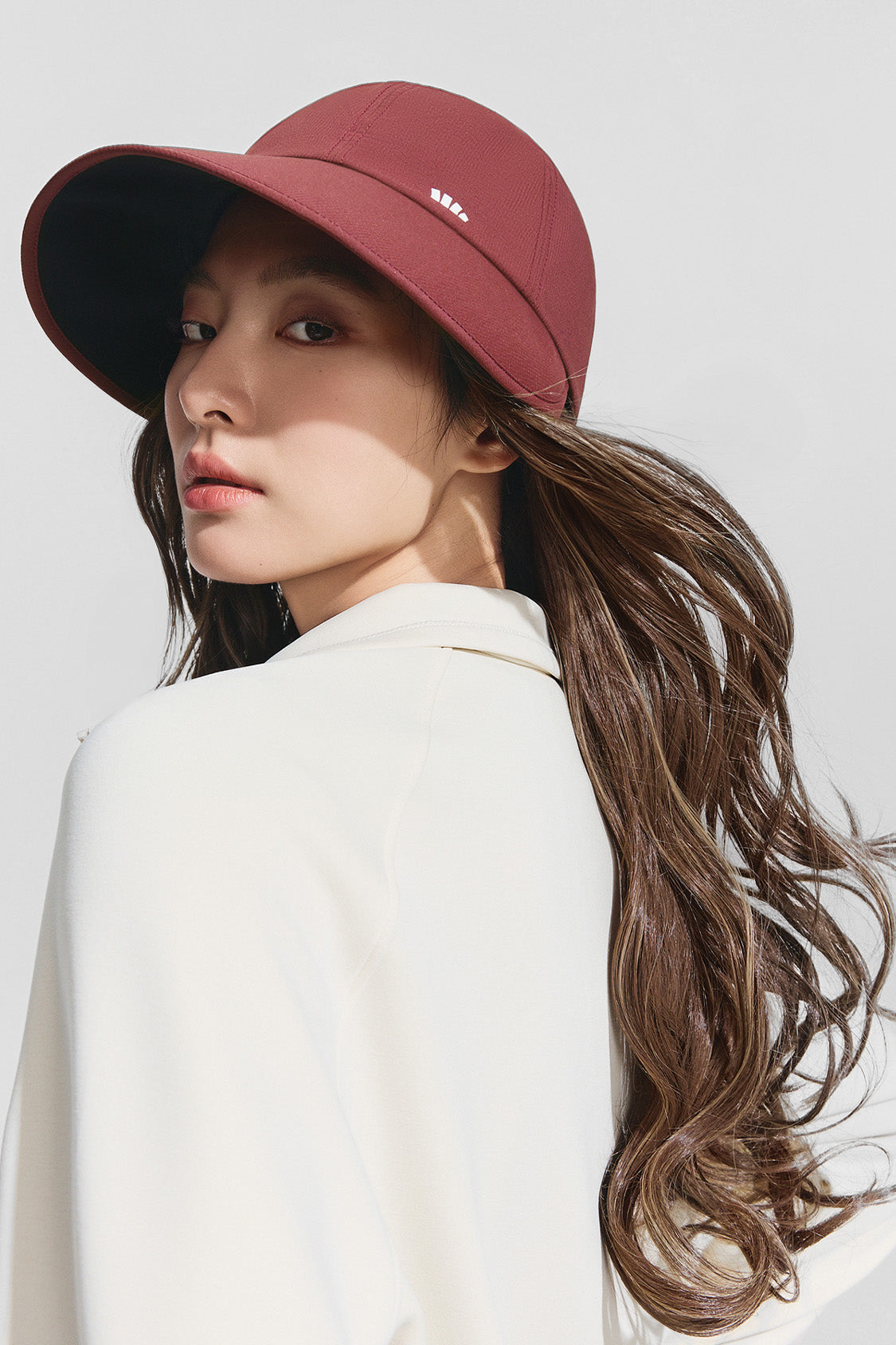 women's puffi-hair sun shield cap with 3d ventilation dome #color_crimson cap with toasted gold loose curls