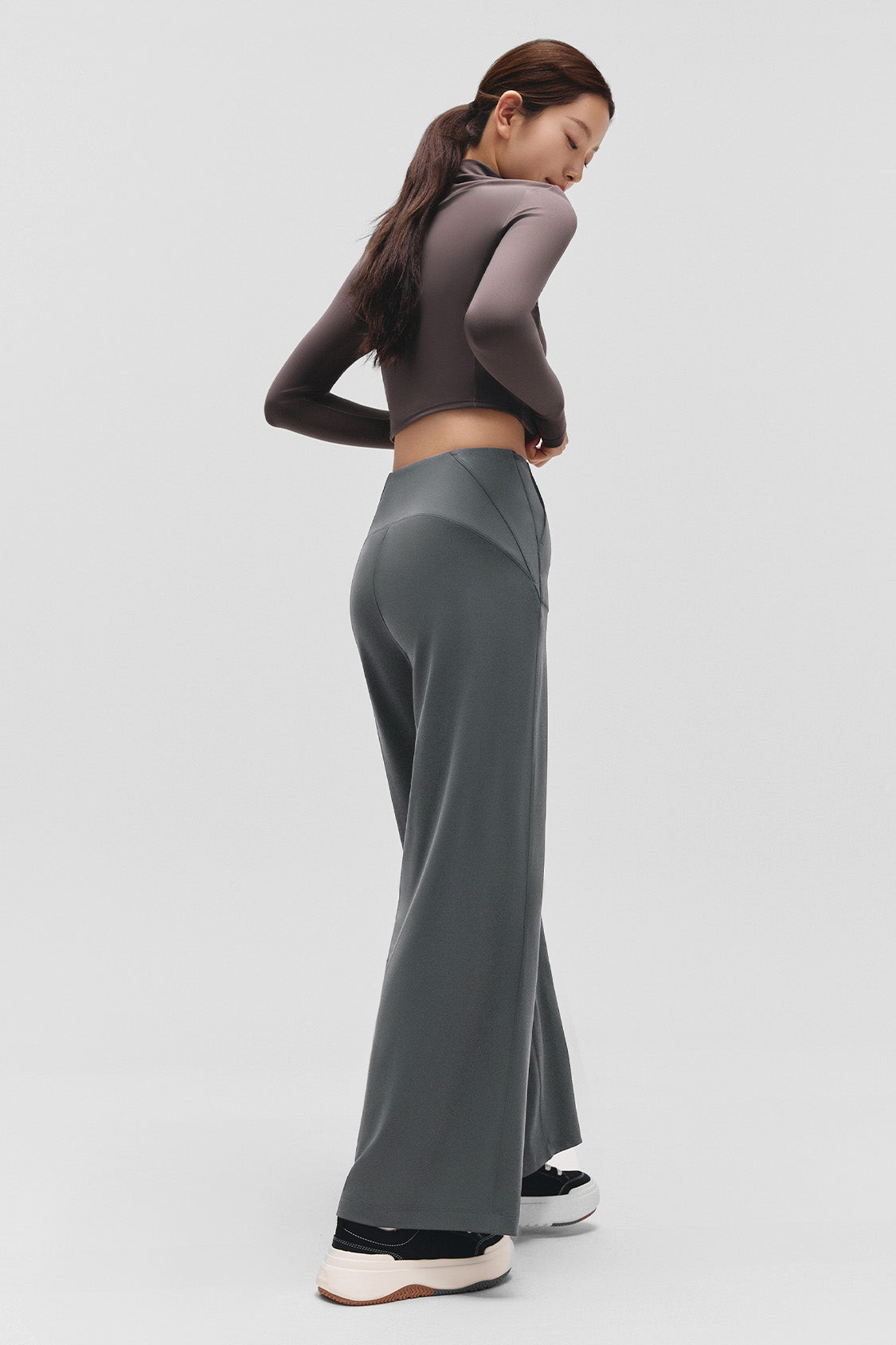 women’s high-stretch sculpting outdoor pants #color_gray