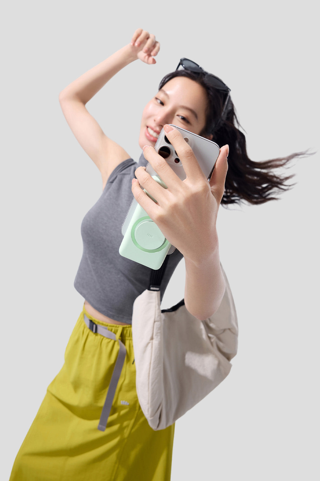 BreezeCard - Magnetic Handheld Card Fan