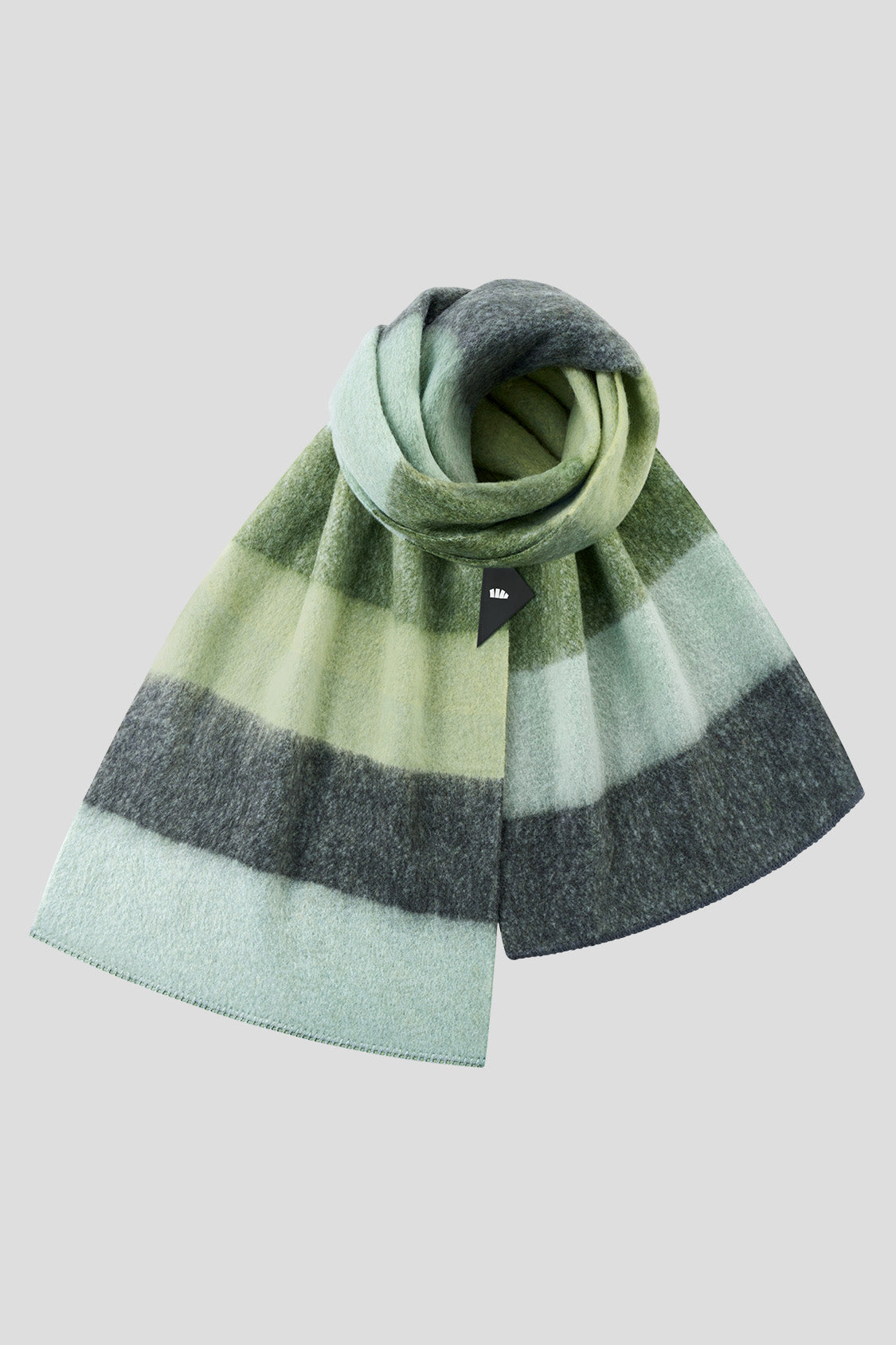 beneunder shawl #color_layered field green