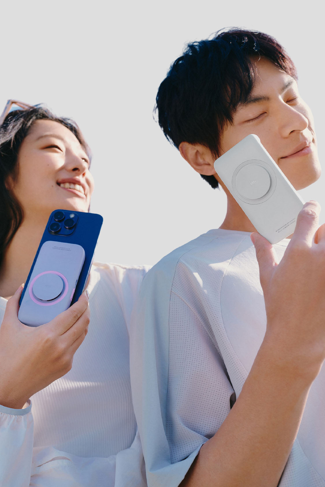 BreezeCard - Magnetic Handheld Card Fan