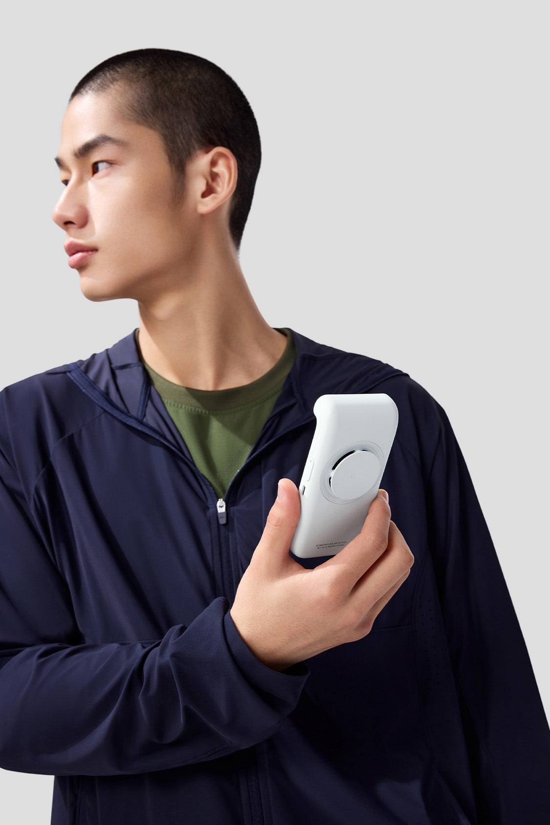 BreezeCard - Magnetic Handheld Card Fan