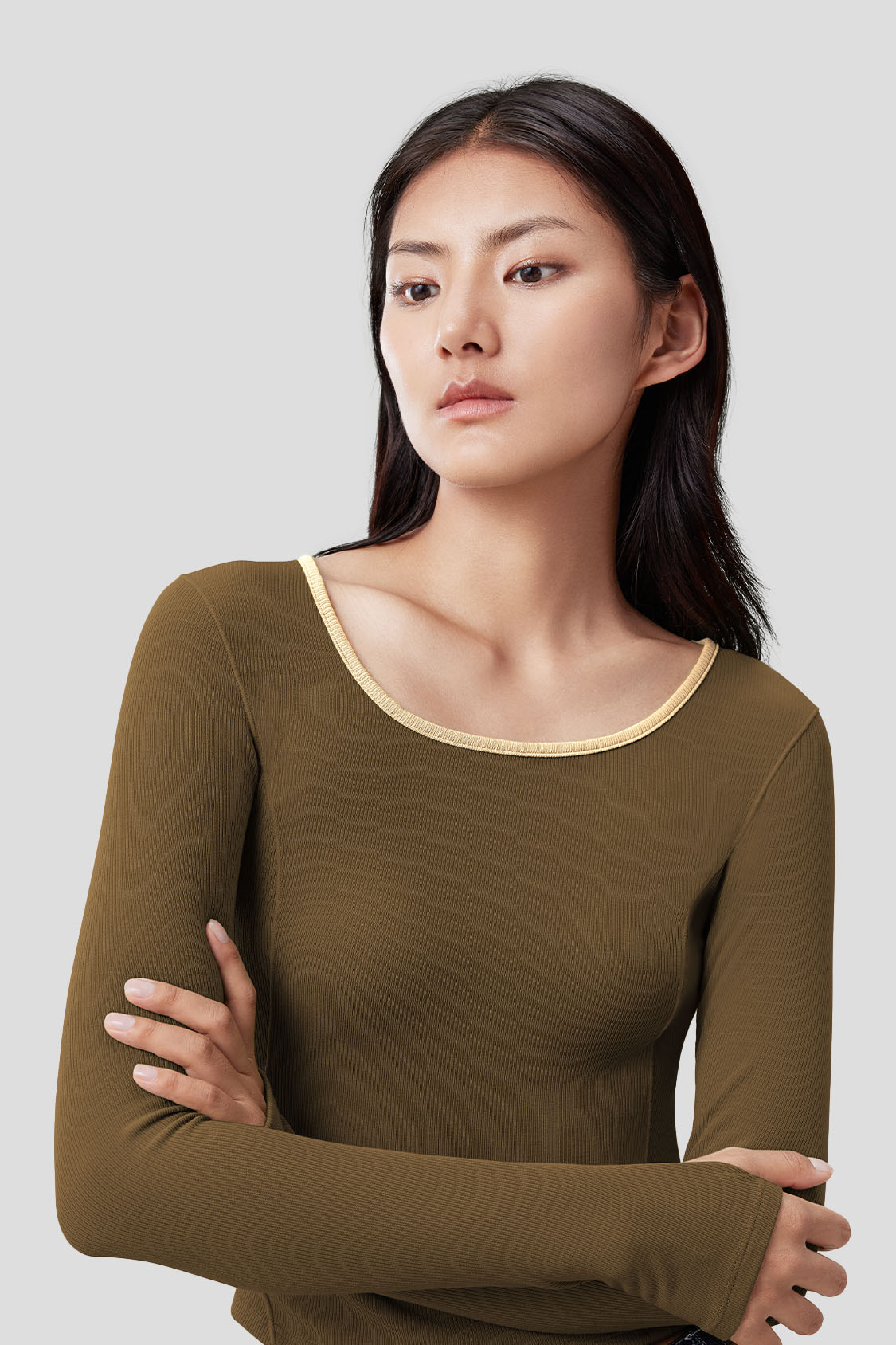 Women's Short U-Neck Skin-Fit Long Sleeve Shirt