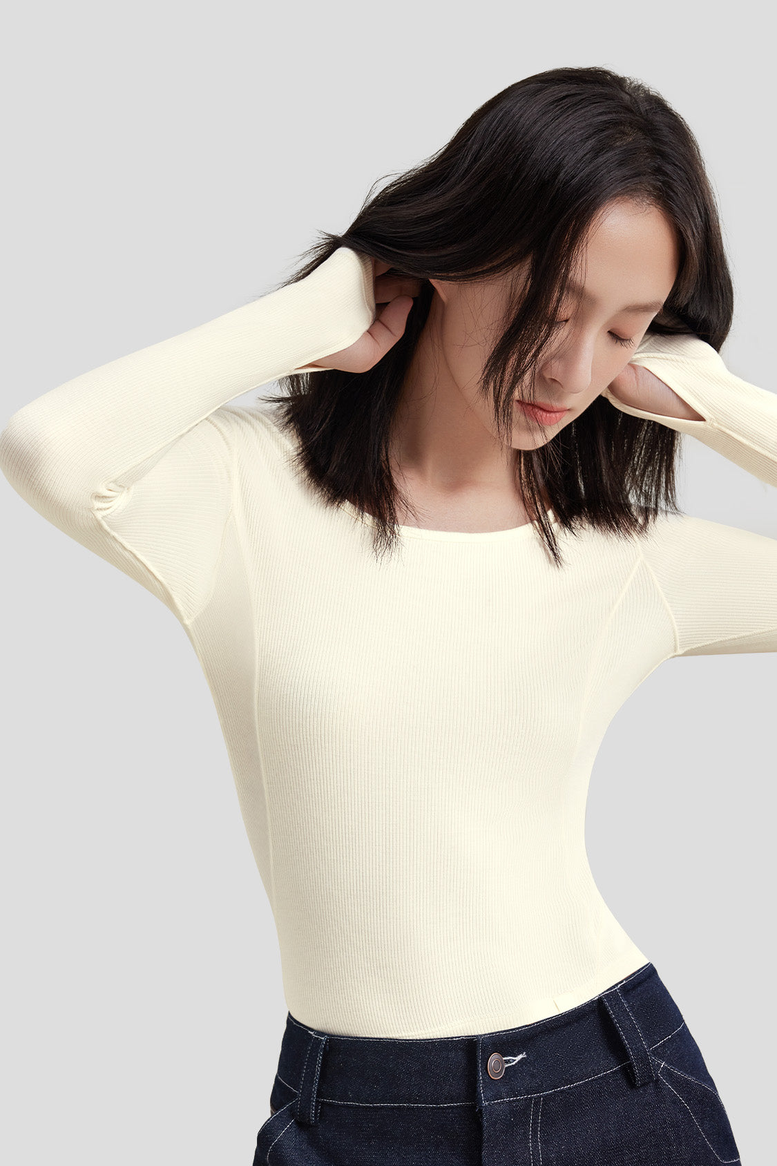 Women's Short U-Neck Skin-Fit Long Sleeve Shirt