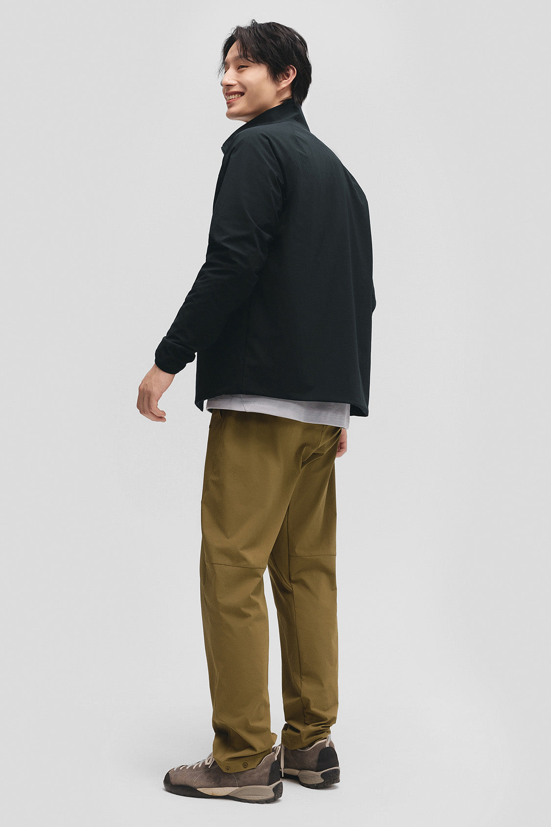 beneunder flipheat mens light warmth reversible fleece jacket #color_black