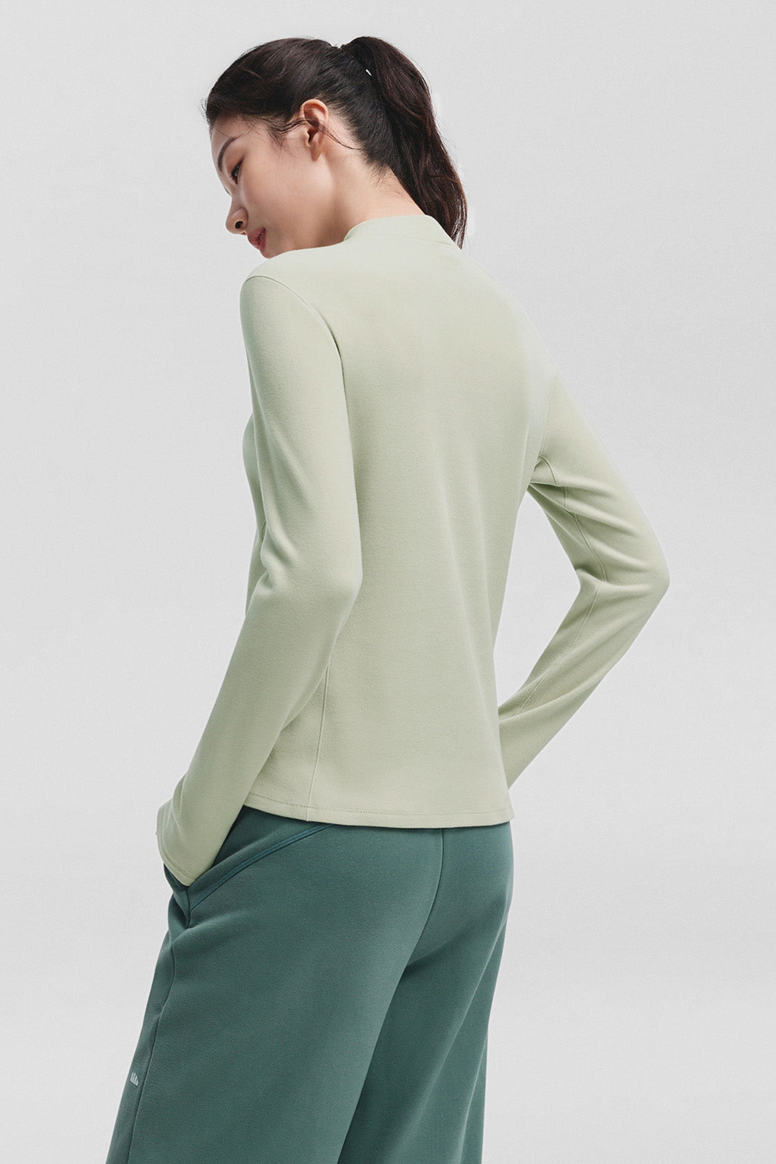 beneunder frostease womens medium warmth half turtleneck fleece base layer #color_cool gray