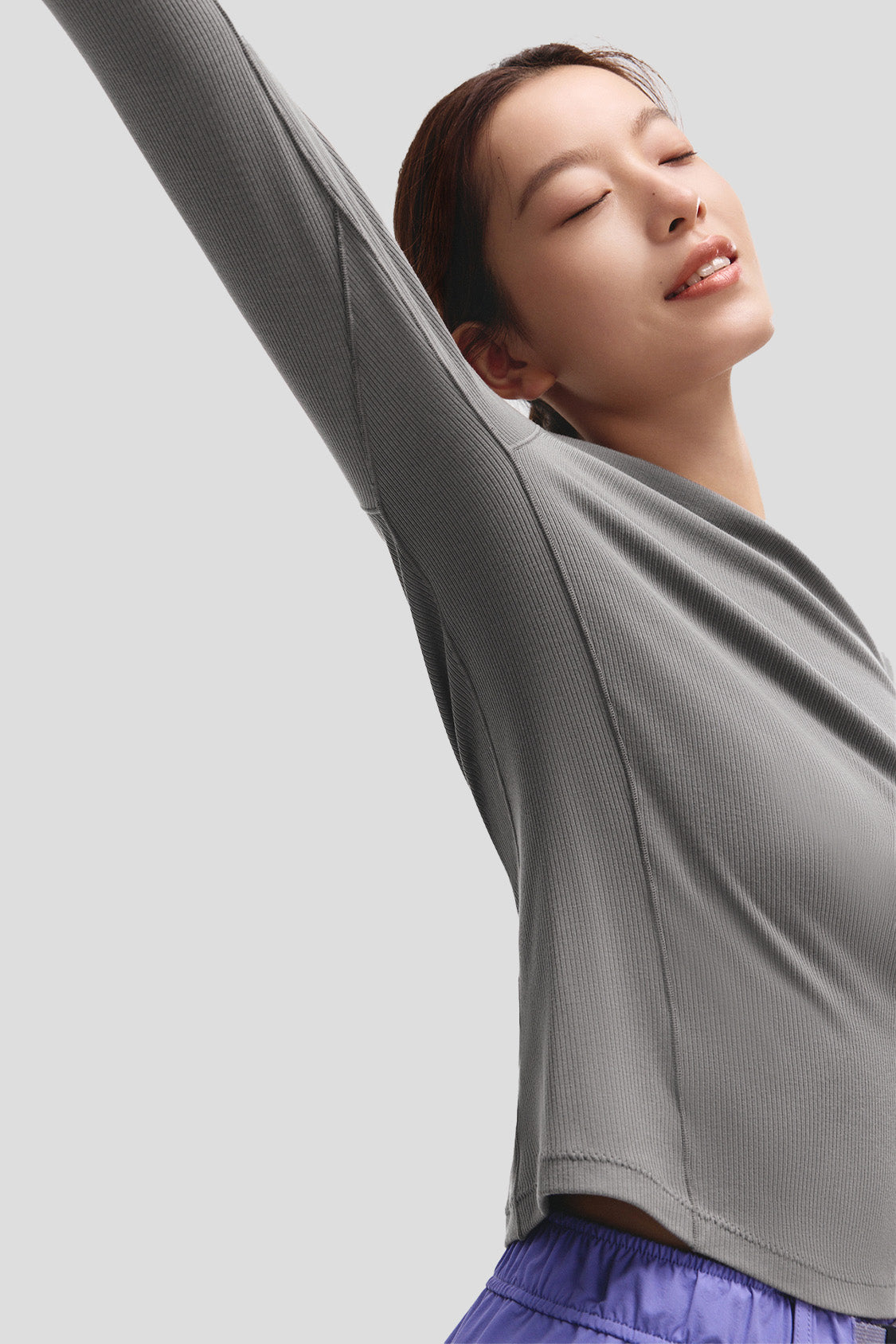 beneunder flexease womens lightweight ribbed base layer top crew neck#color_gray