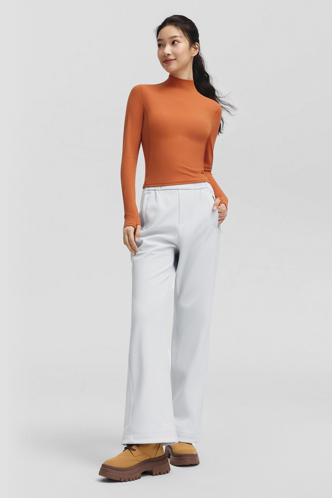 beneunder softshield – women’s thermal flare softshell pants #color_light gray