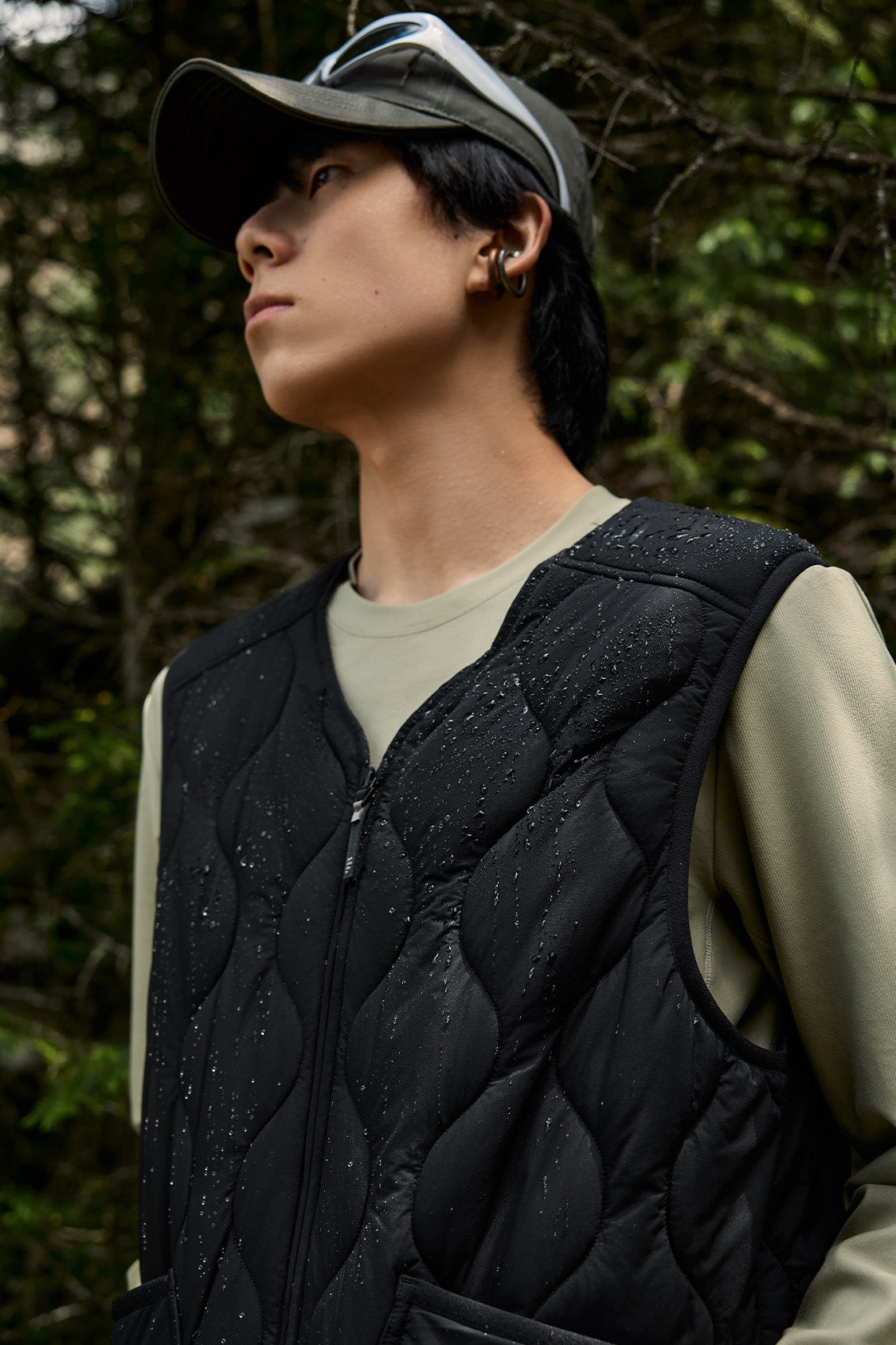 beneunder men's lightweight insulated quilted vest #color_black