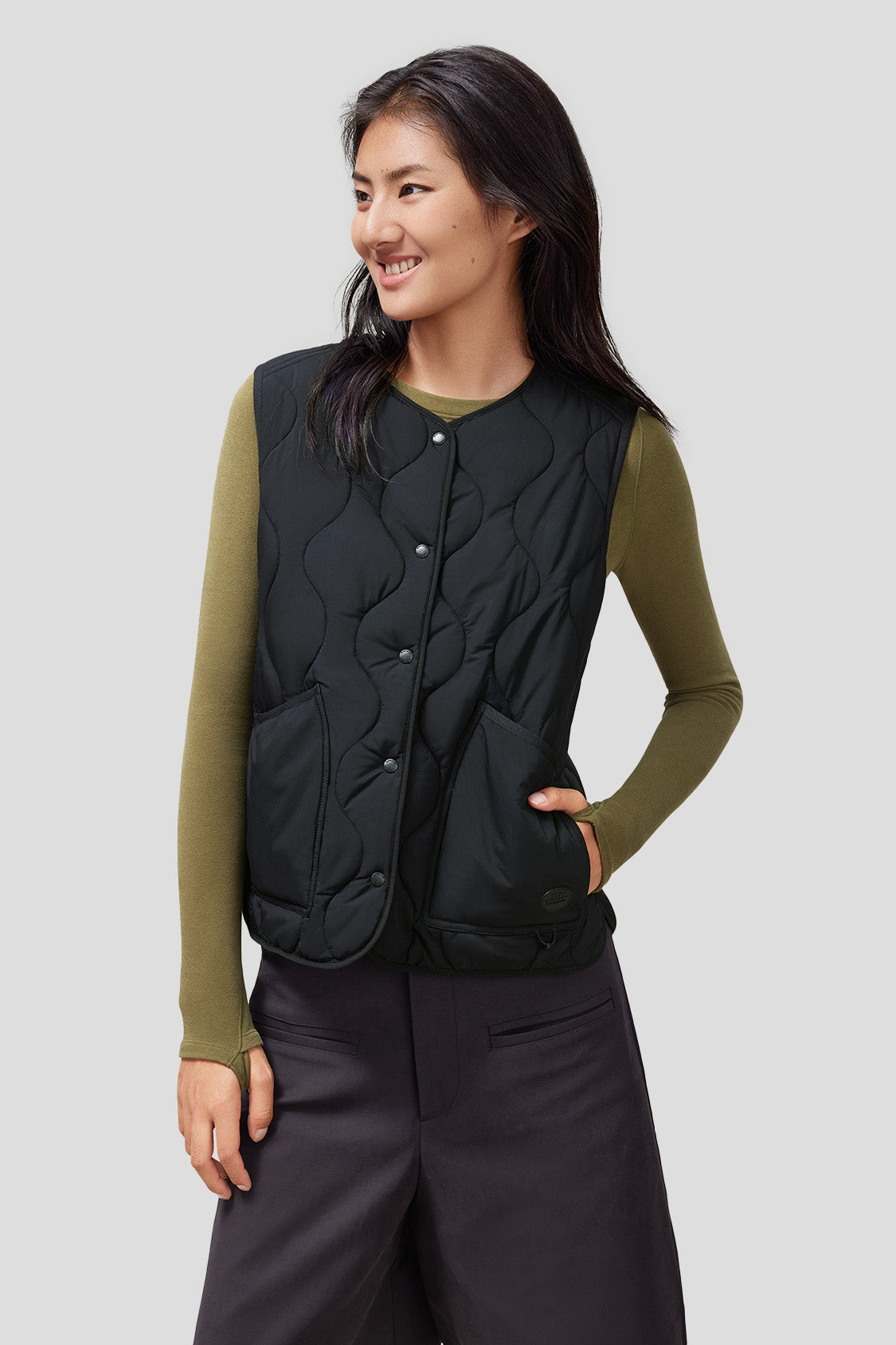 beneunder women's lightweight insulated quilted vest #color_black